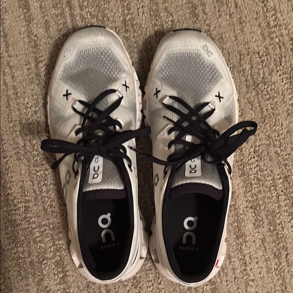 On Running White and Black Sneakers Casual Low-Top